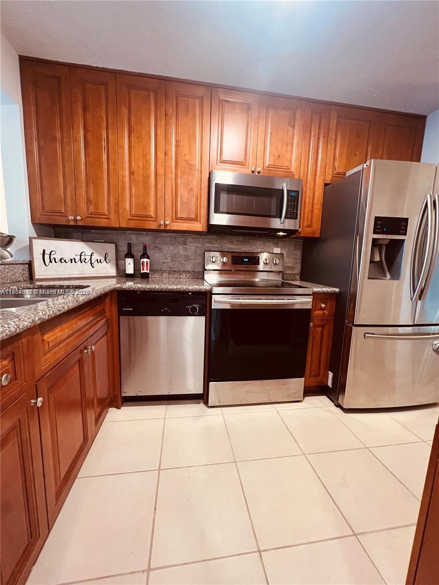SUMMIT PINES UNIT 4 - Residential Lease