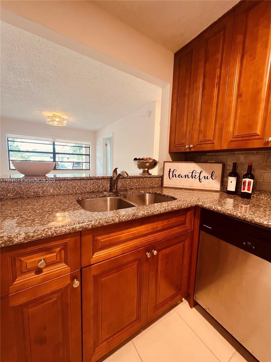 SUMMIT PINES UNIT 4 - Residential Lease