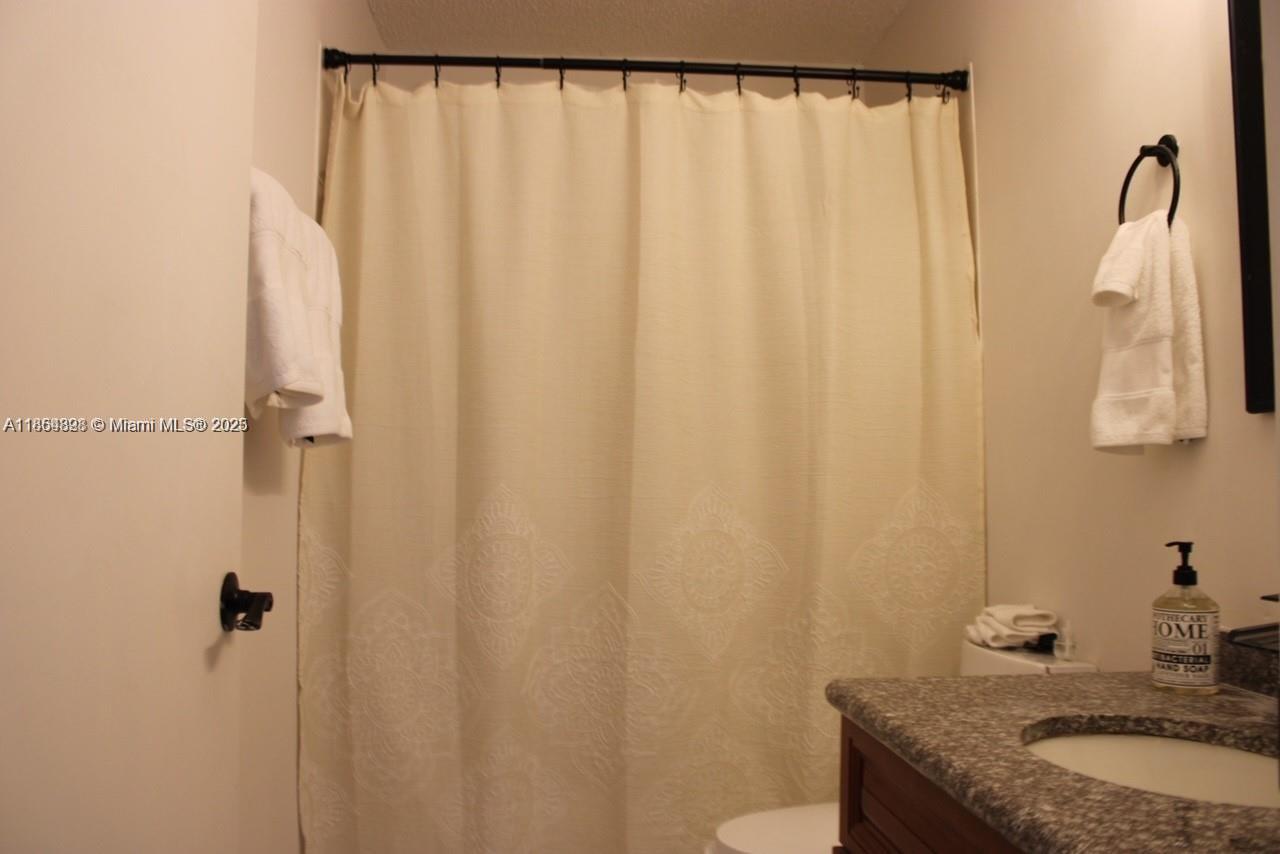 SUMMIT PINES UNIT 4 - Residential Lease