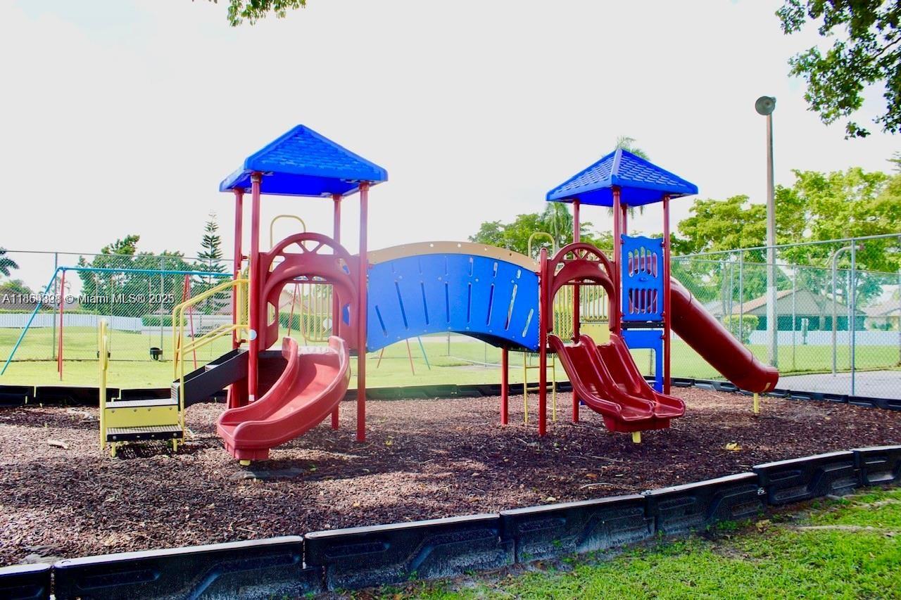 SUMMIT PINES UNIT 4 - Residential Lease