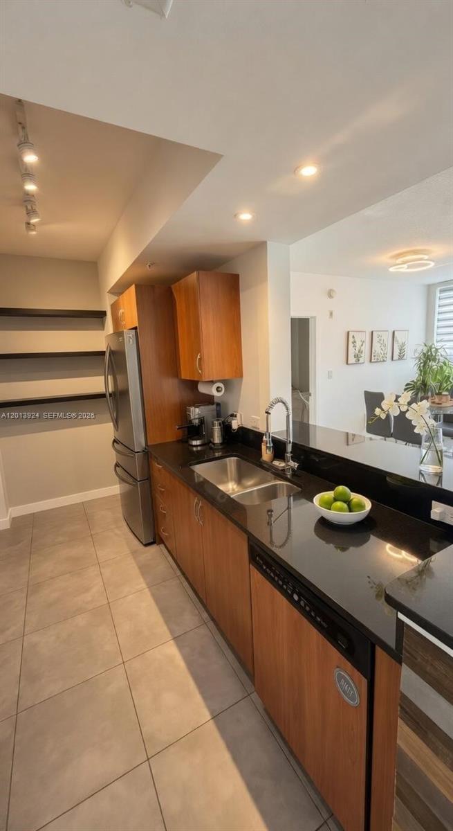 VENTURE AT AVENTURA WEST - Residential