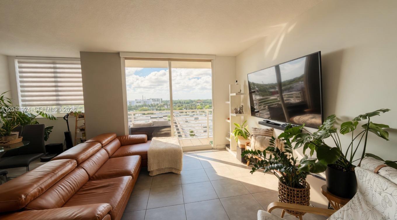 VENTURE AT AVENTURA WEST - Residential