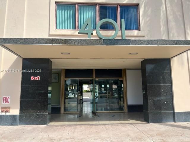 Private office with it's private entrance to sublease in a beautifully renovated suite. Utilities included, ready for move in. Suitable for many cosmetic uses. Centrally located in the heart of Coral Gables a premiere destination for shopping, dining and entertainment in the CITY BEAUTIFUL.