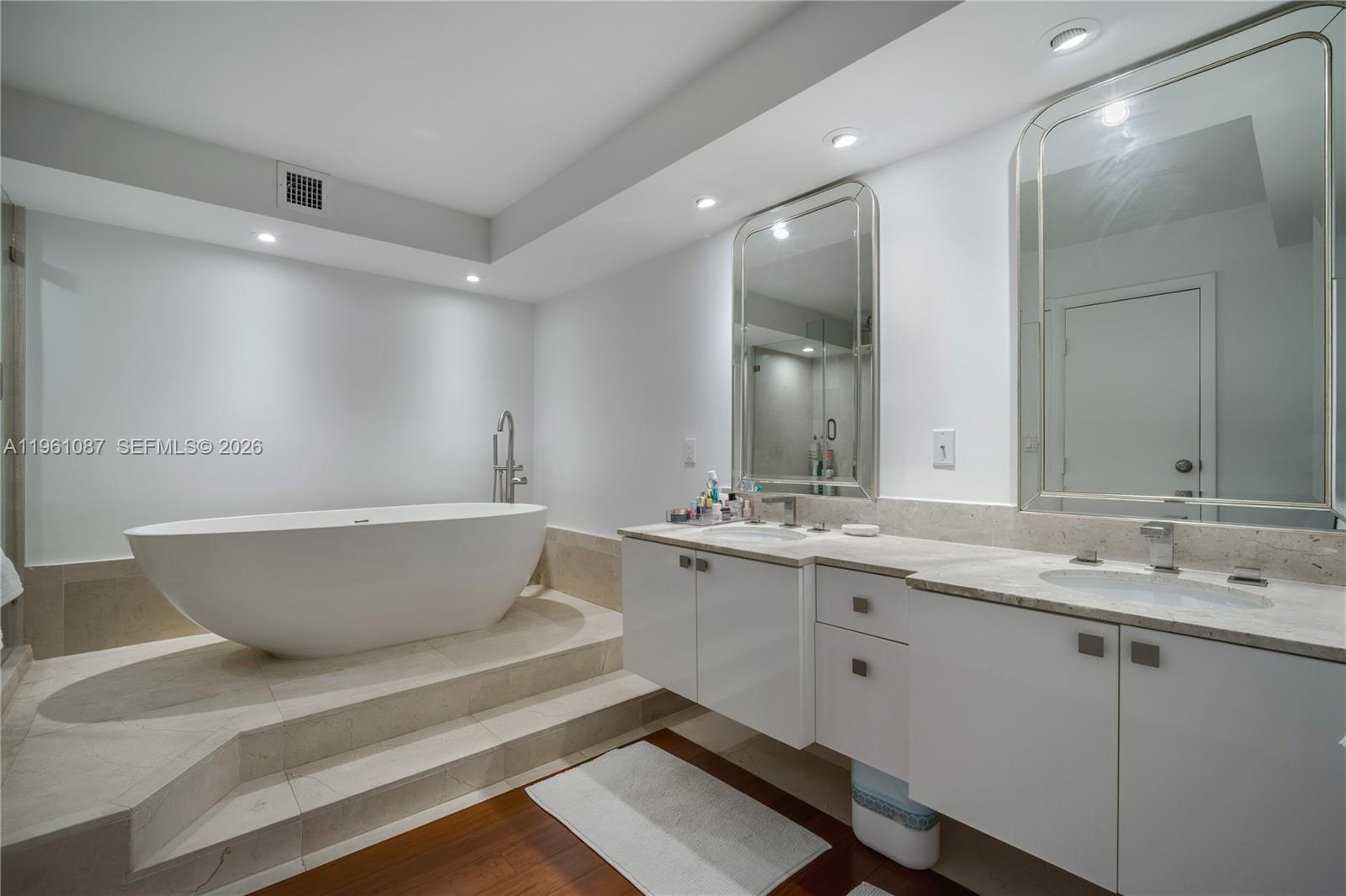 TOWERS OF KEY BISCAYNE CO - Residential