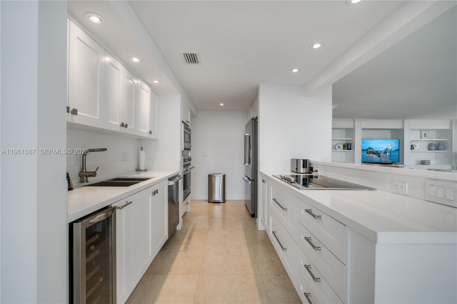 TOWERS OF KEY BISCAYNE CO - Residential