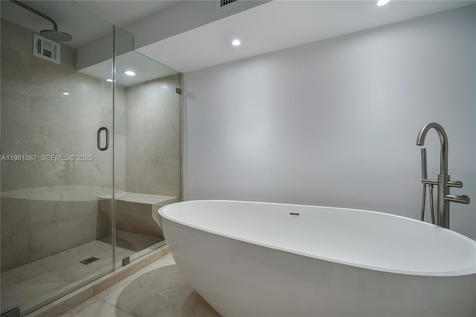 TOWERS OF KEY BISCAYNE CO - Residential