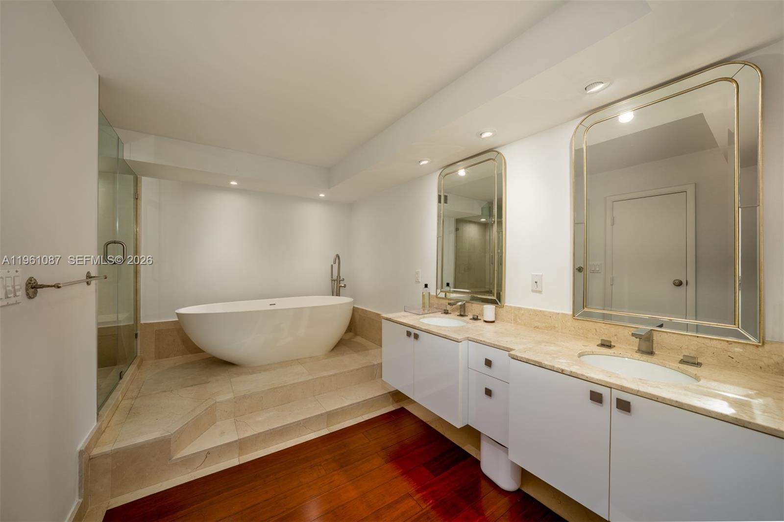 TOWERS OF KEY BISCAYNE CO - Residential