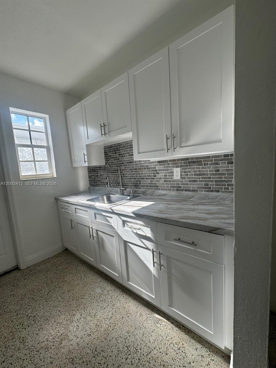 BISCAYNE BCH SUB - Residential Lease