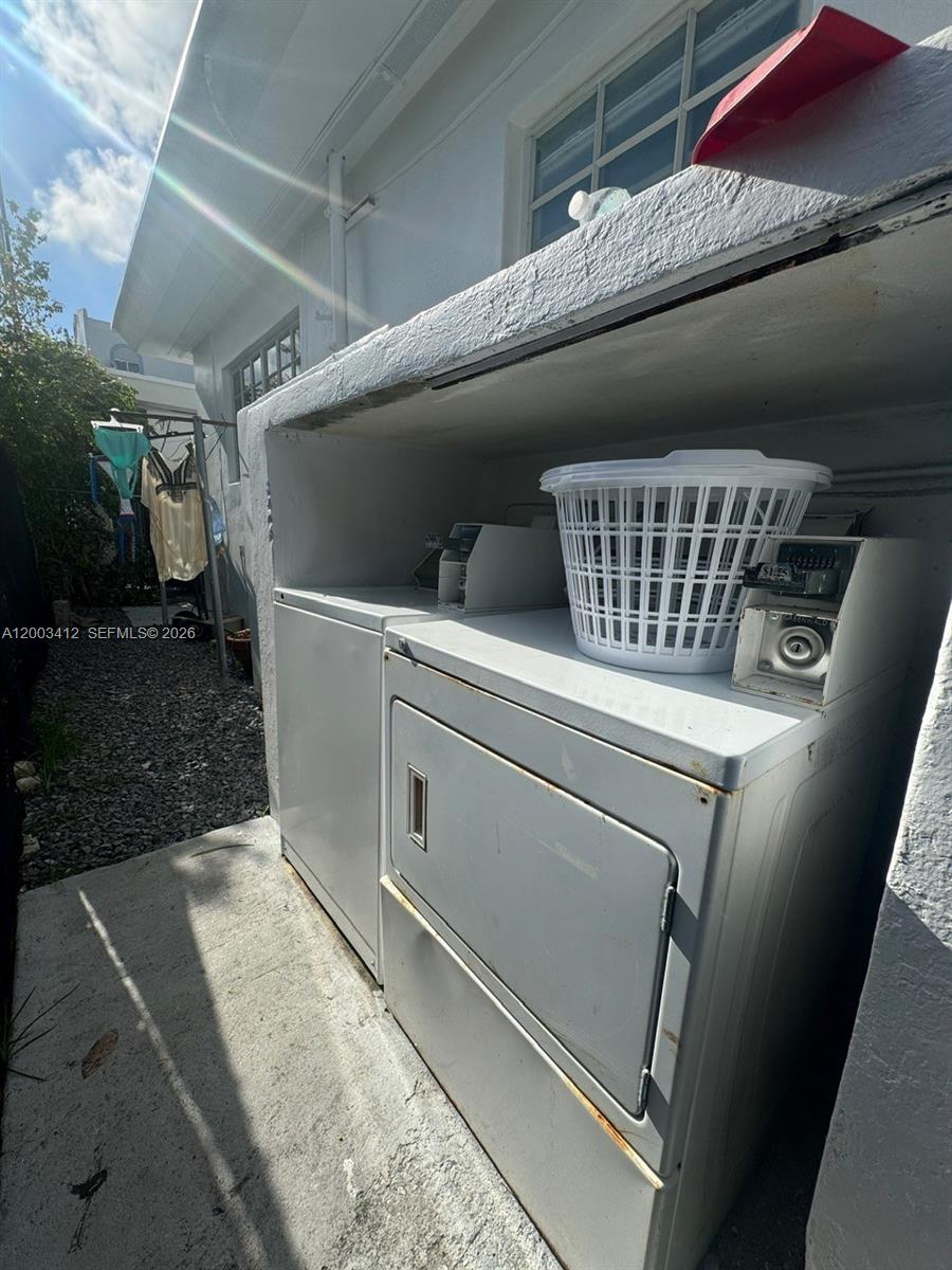 BISCAYNE BCH SUB - Residential Lease