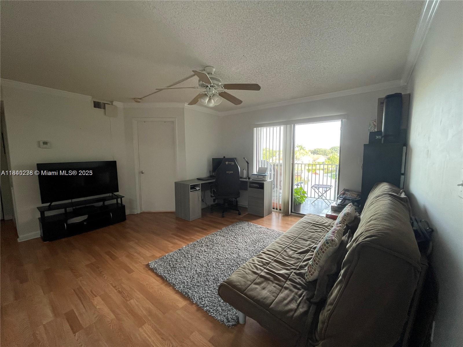 450 W Palm Cir W 307