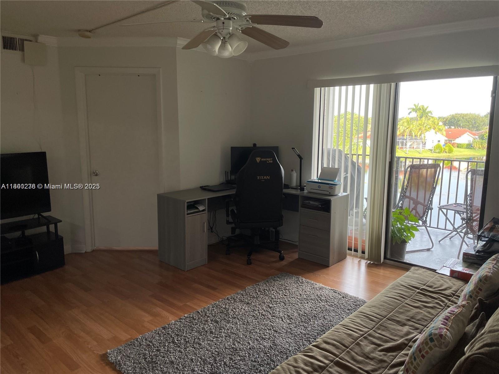 450 W Palm Cir W 307