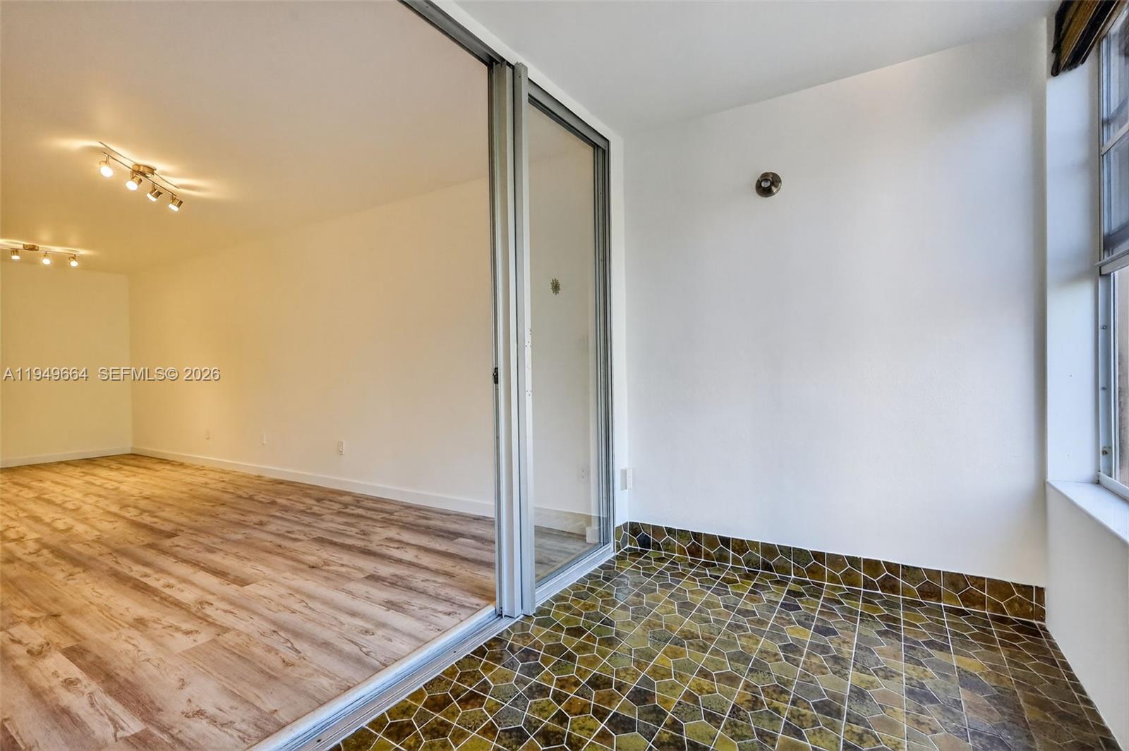 ROLLING GREEN CONDO - Residential