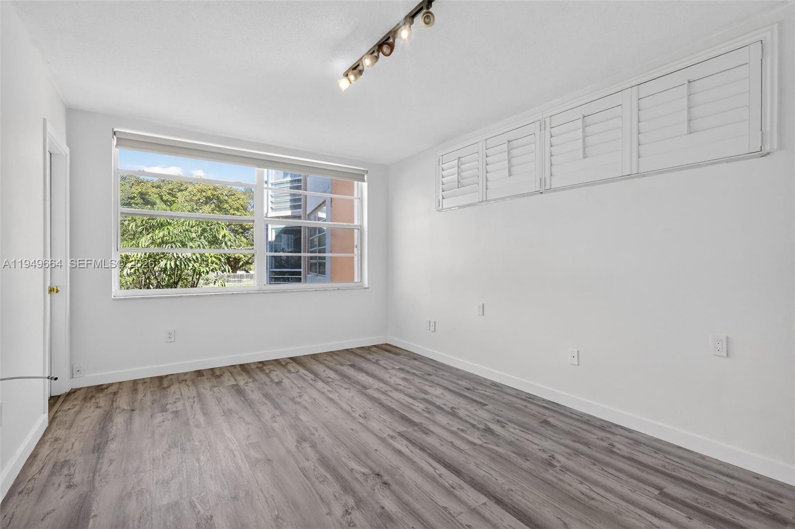 ROLLING GREEN CONDO - Residential