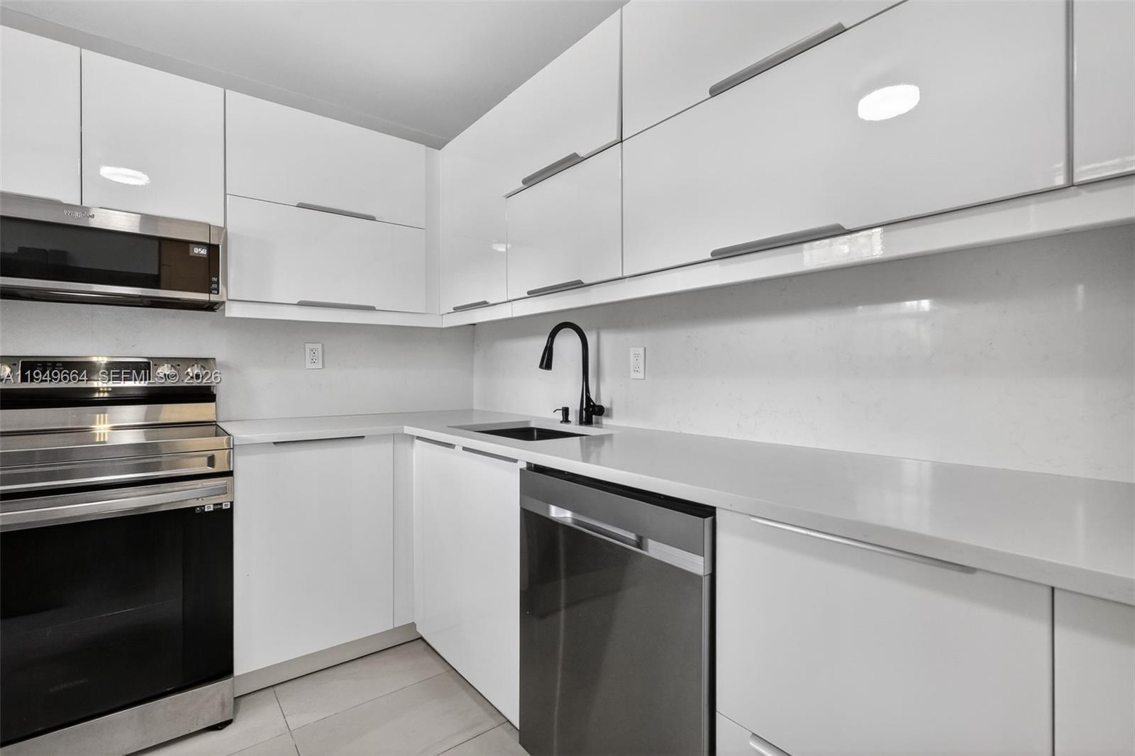 ROLLING GREEN CONDO - Residential