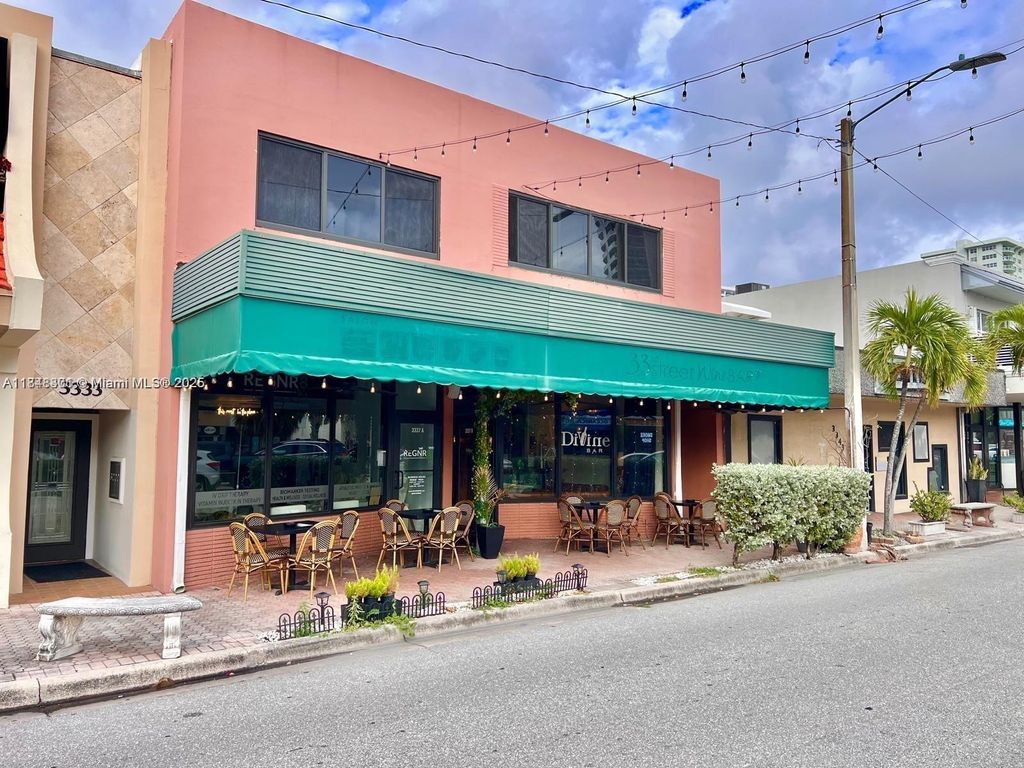 Photo of 3337 NE 33rd St, Fort Lauderdale, FL 33308 (MLS # A11848301)