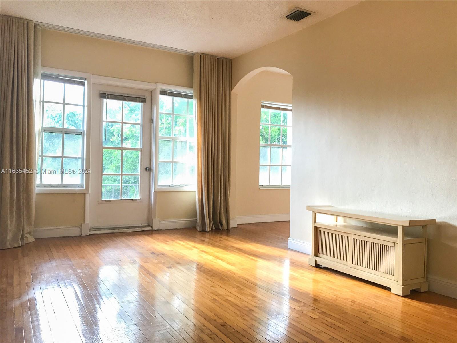 Rental Property at 706 W 51st St 7, Miami Beach, Miami-Dade County, Florida - Bedrooms: 1 
Bathrooms: 1  - $2,250 MO.
