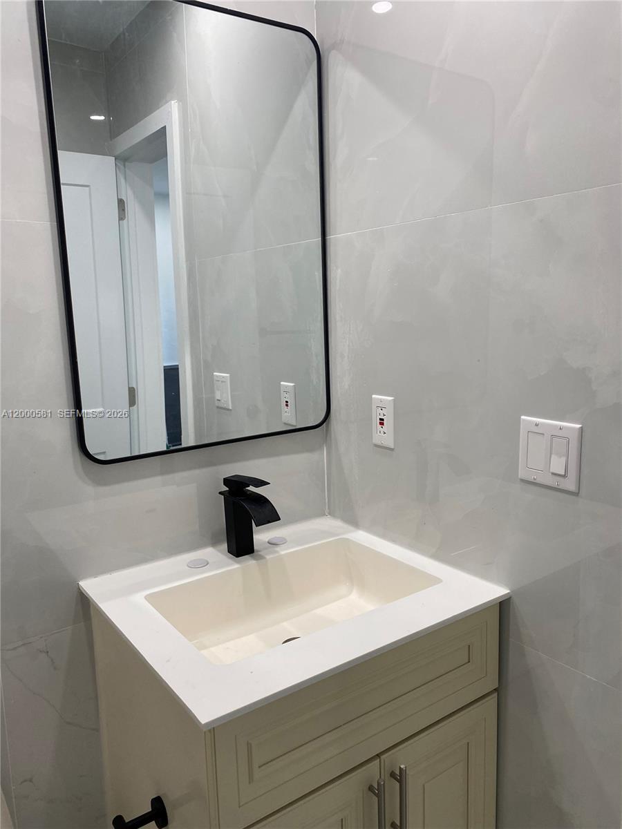 SILVER BLUFF EST SEC C - Residential Lease