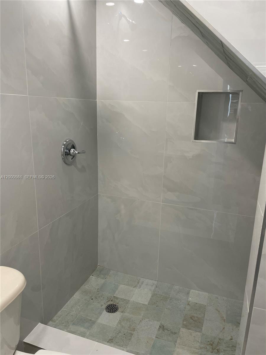 SILVER BLUFF EST SEC C - Residential Lease