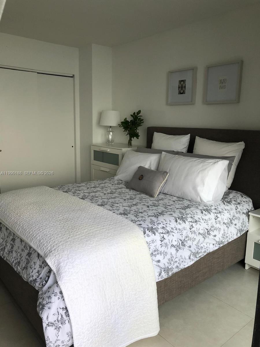 BRICKELL BAY CLUB CONDO - Residential Lease