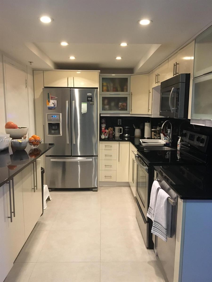 BRICKELL BAY CLUB CONDO - Residential Lease