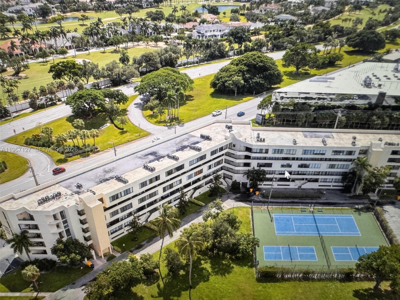 POINTE CONDO - Residential