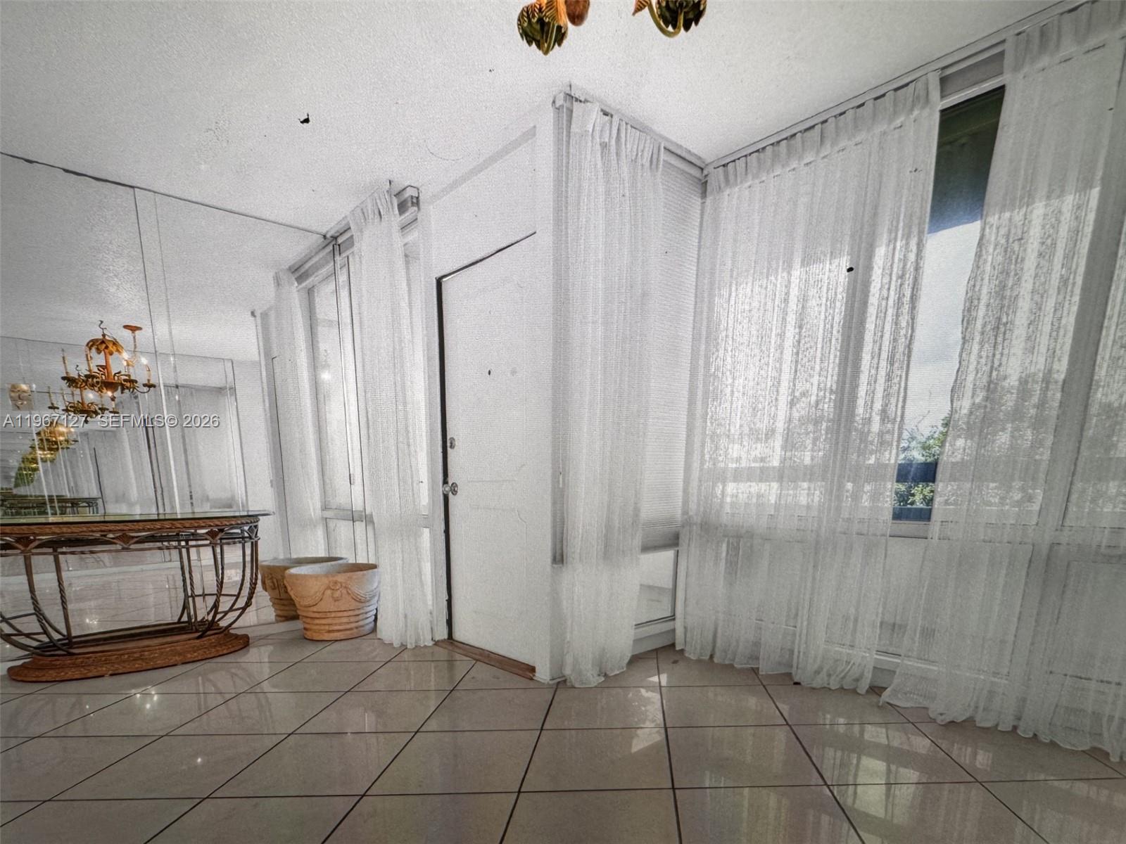 POINTE CONDO - Residential