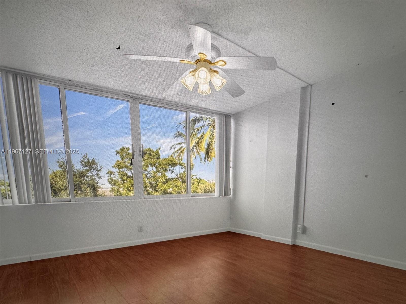 POINTE CONDO - Residential