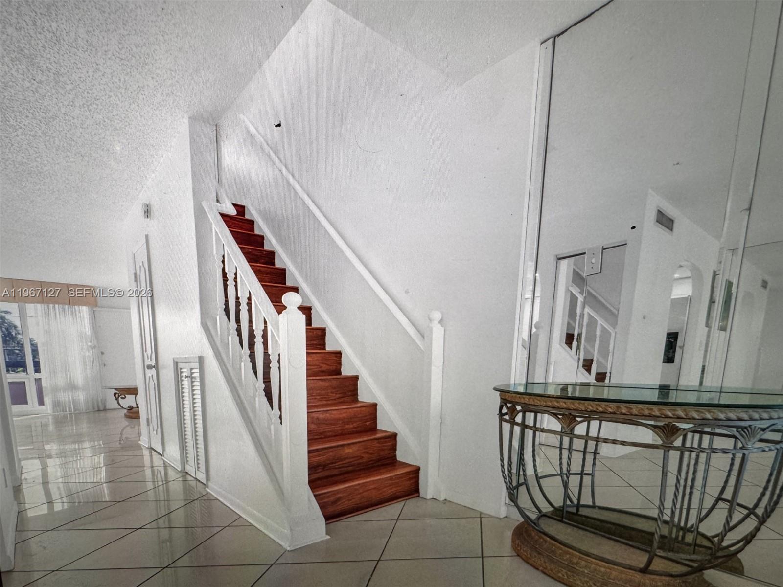 POINTE CONDO - Residential