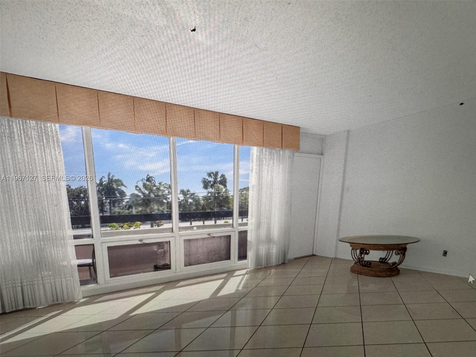 POINTE CONDO - Residential