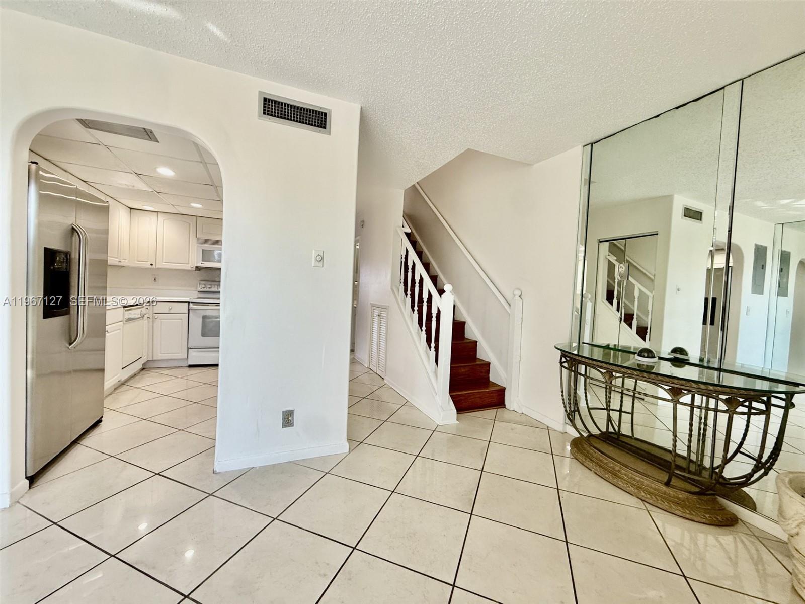 POINTE CONDO - Residential