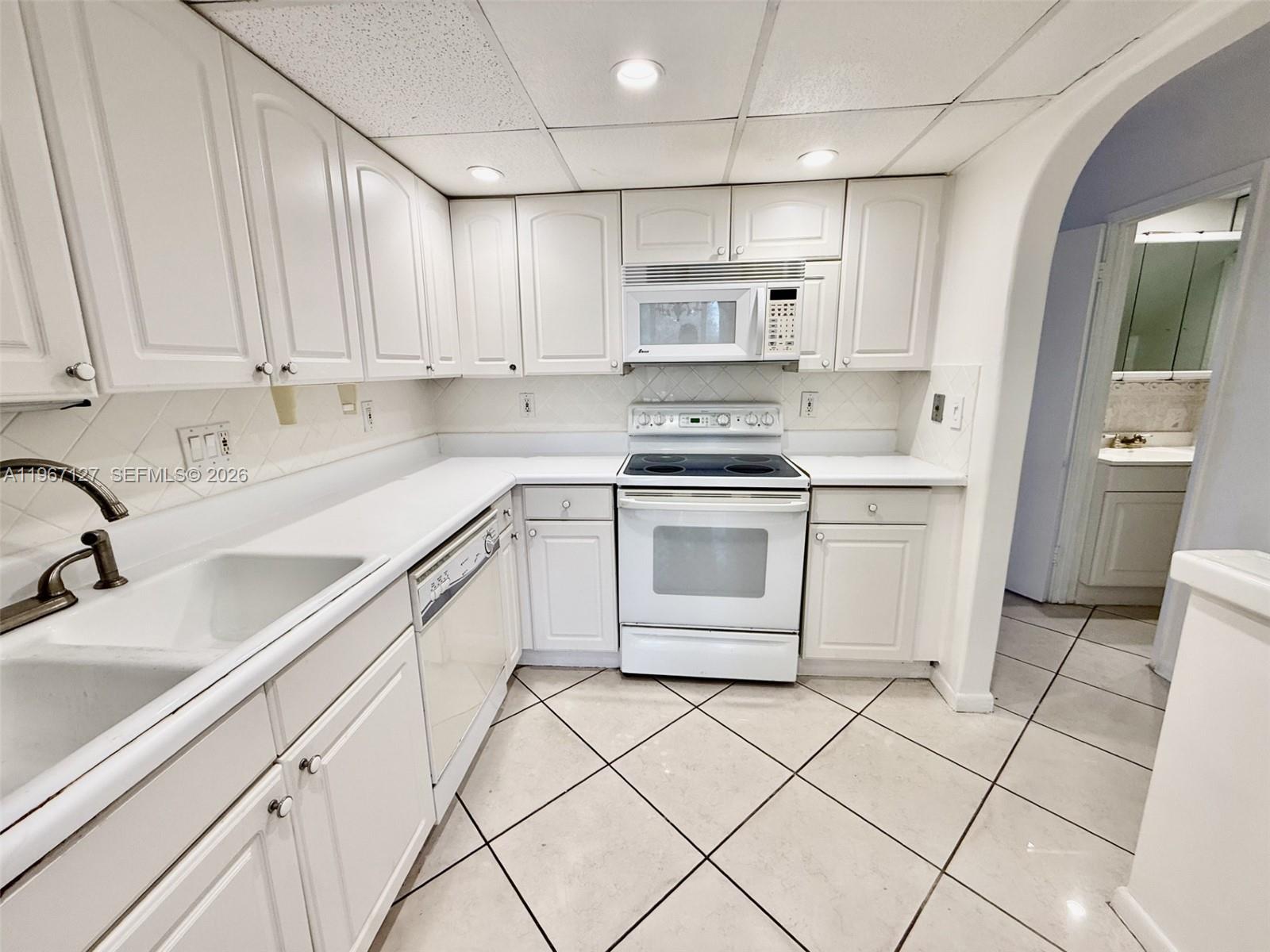 POINTE CONDO - Residential