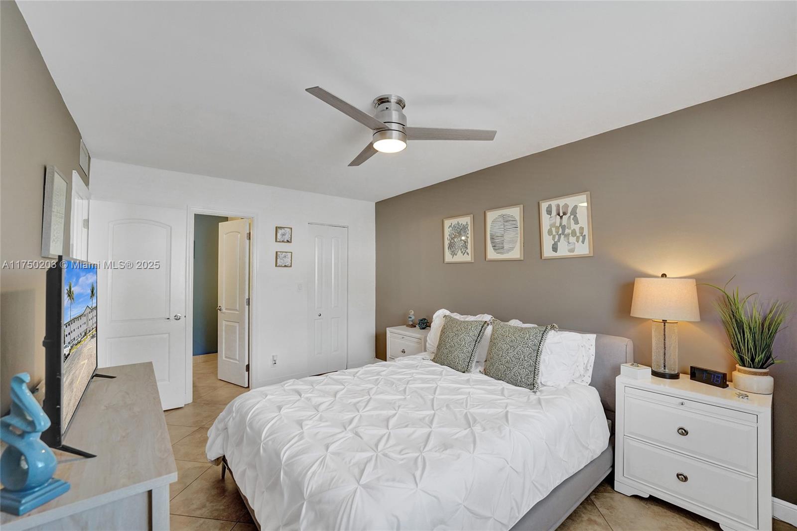 BEVERLY HILLS CONDO - Residential