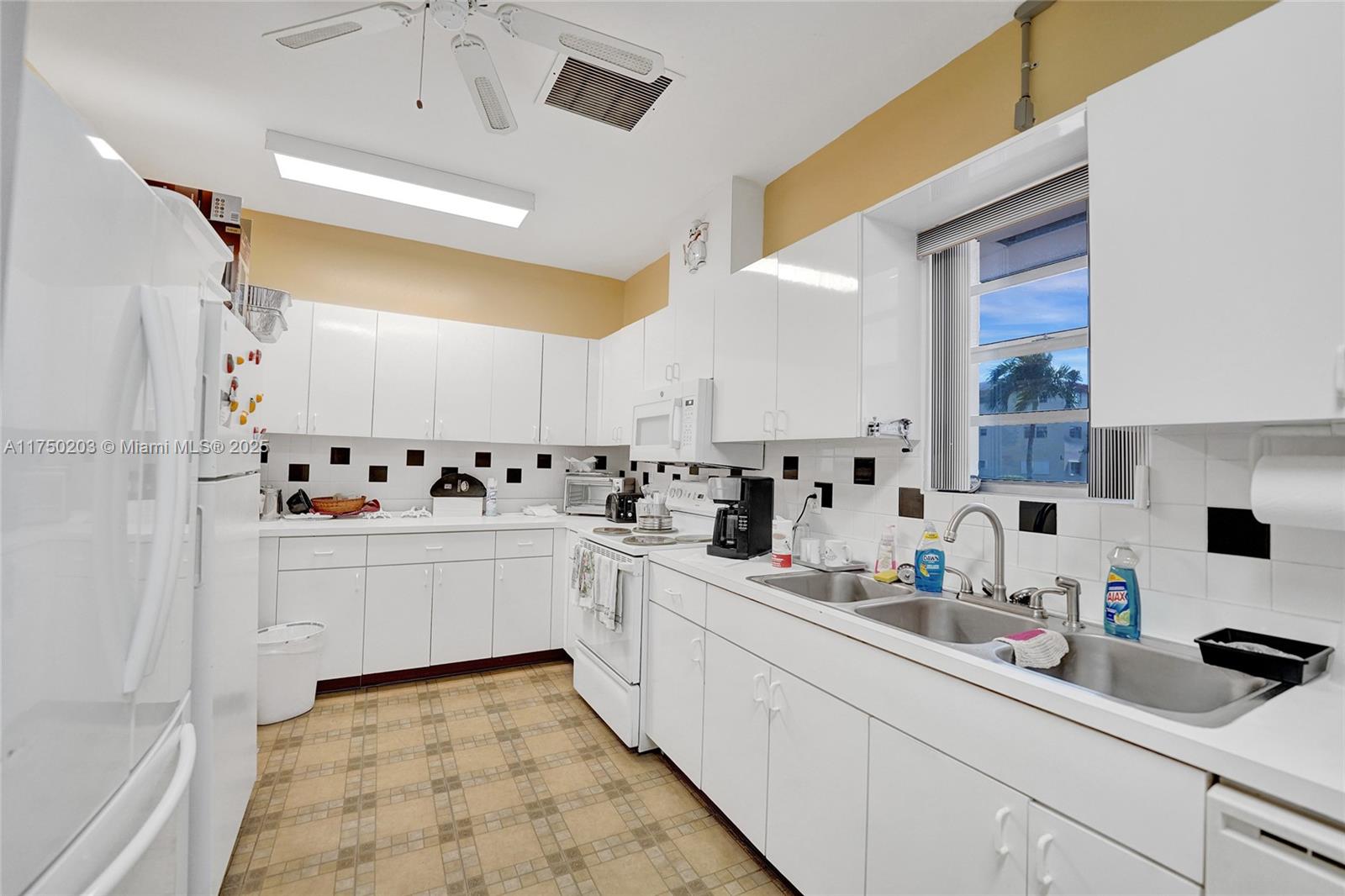 BEVERLY HILLS CONDO - Residential