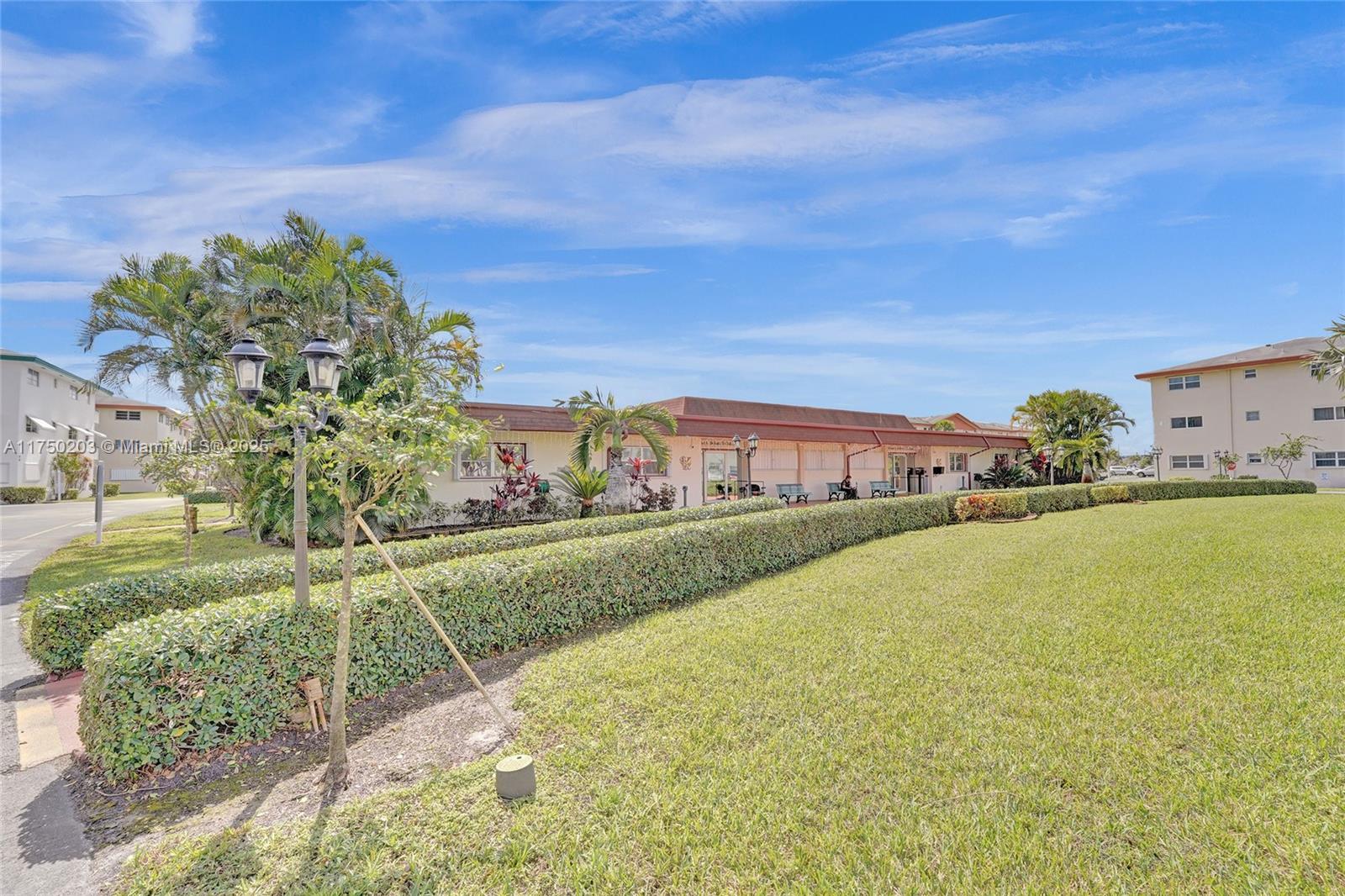 BEVERLY HILLS CONDO - Residential