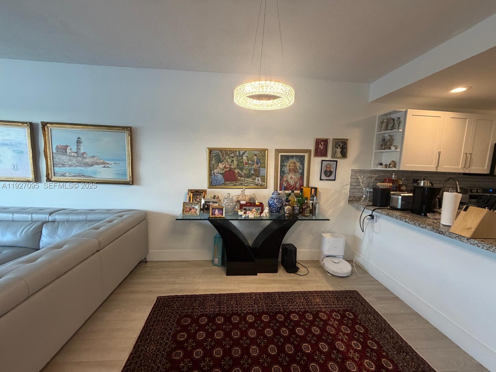 2801 N Palm Aire Dr 405