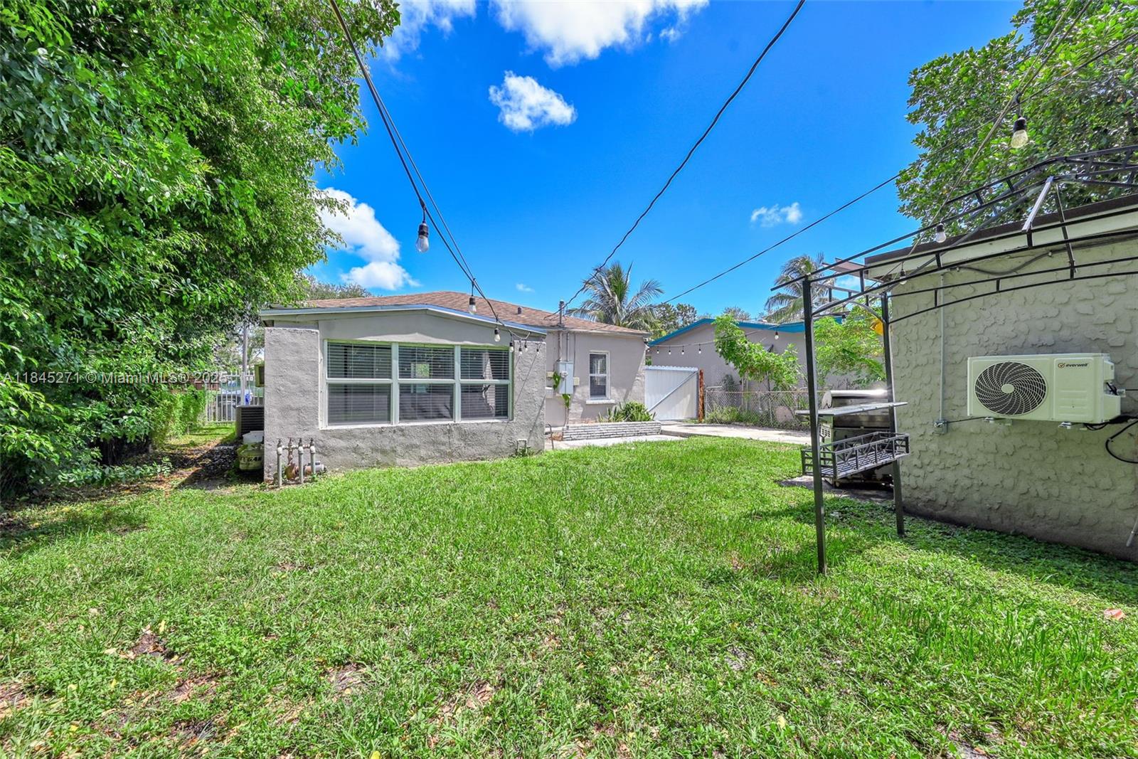 HOLLYWOOD HIGHLANDS PARK - Residential