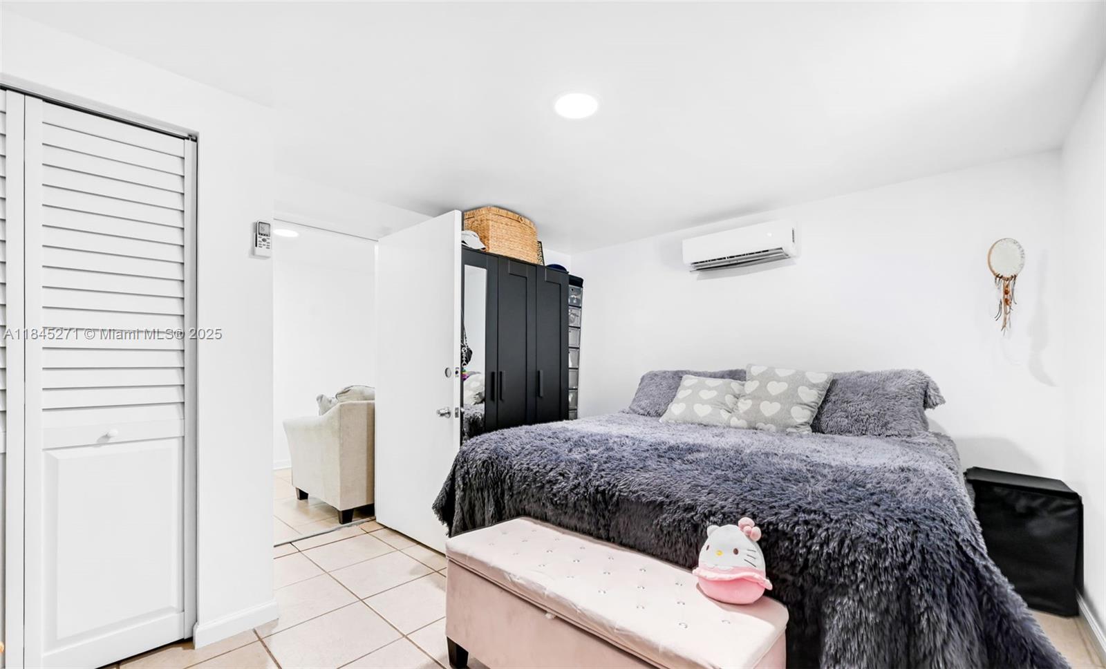 HOLLYWOOD HIGHLANDS PARK - Residential