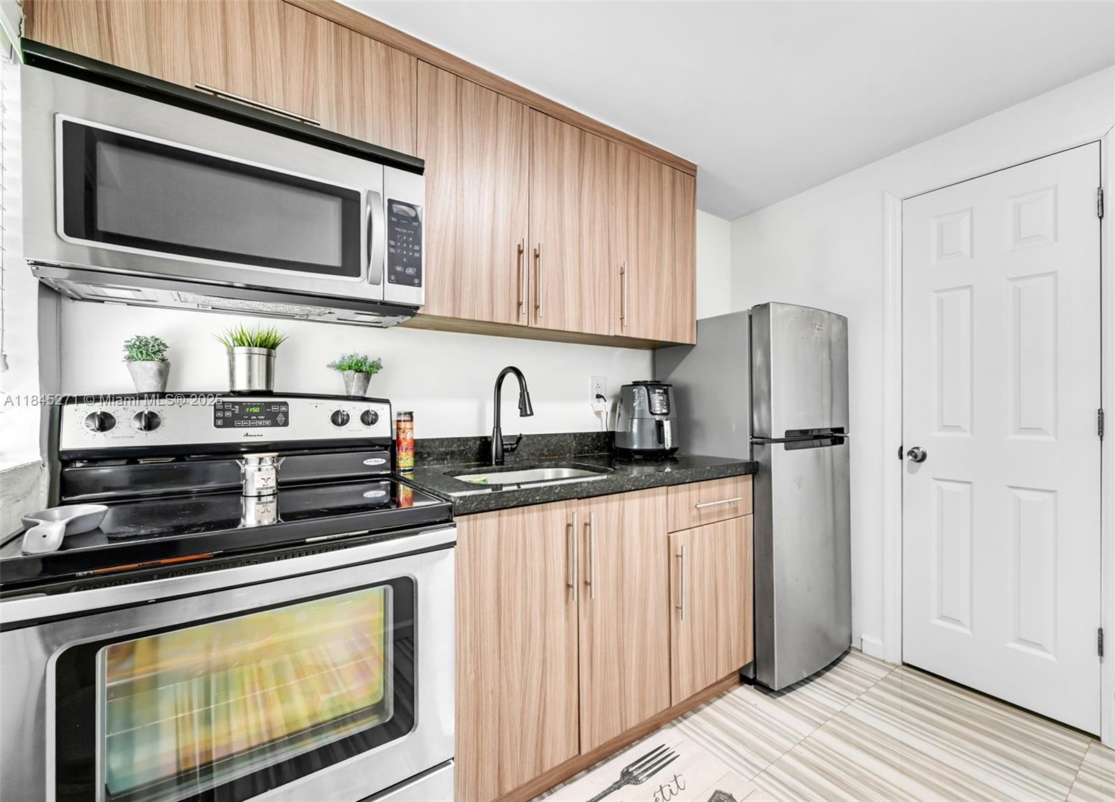 HOLLYWOOD HIGHLANDS PARK - Residential