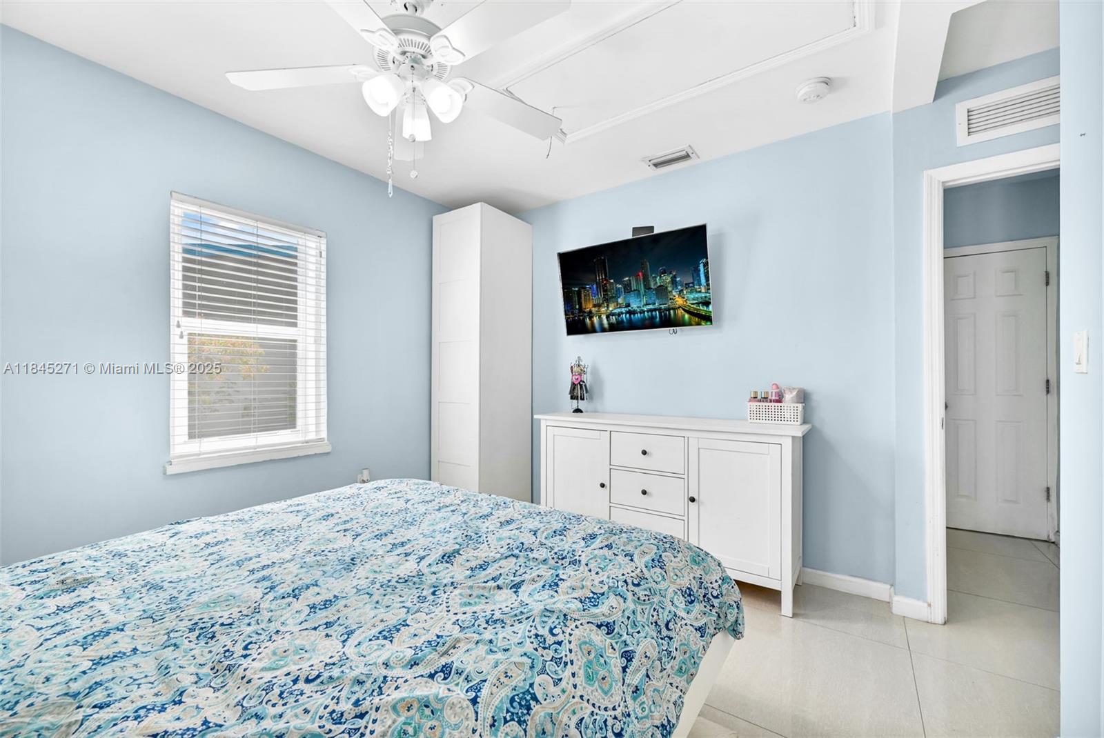 HOLLYWOOD HIGHLANDS PARK - Residential