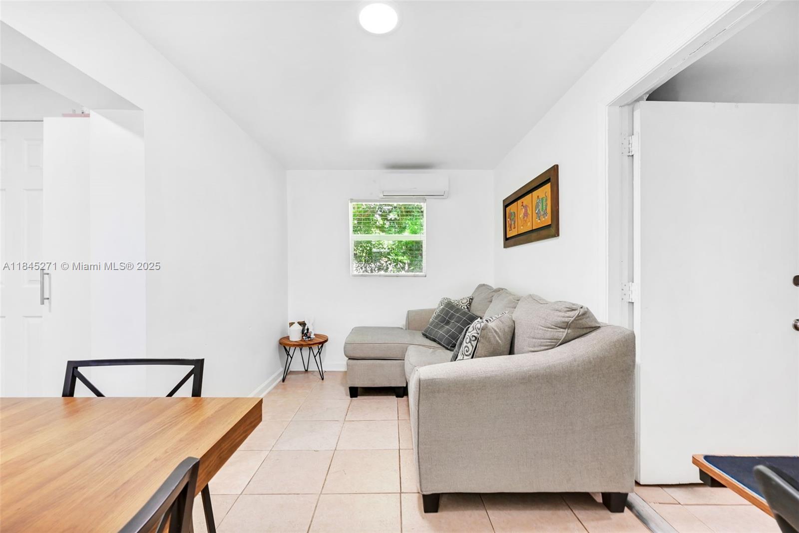 HOLLYWOOD HIGHLANDS PARK - Residential