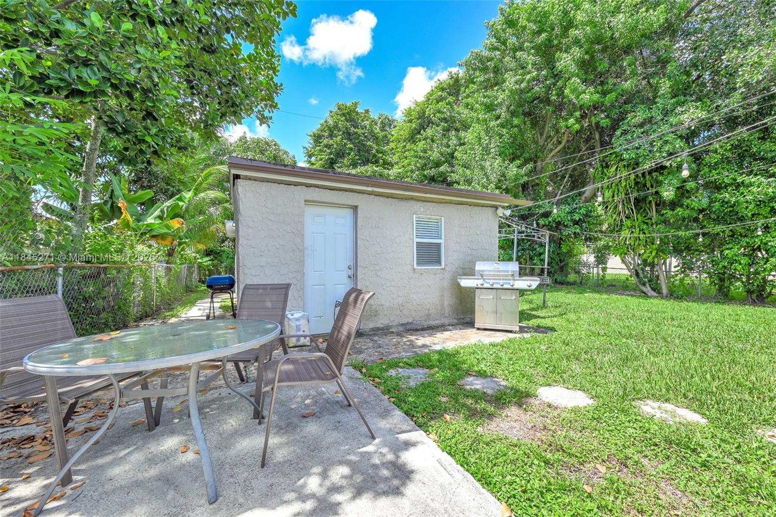 HOLLYWOOD HIGHLANDS PARK - Residential