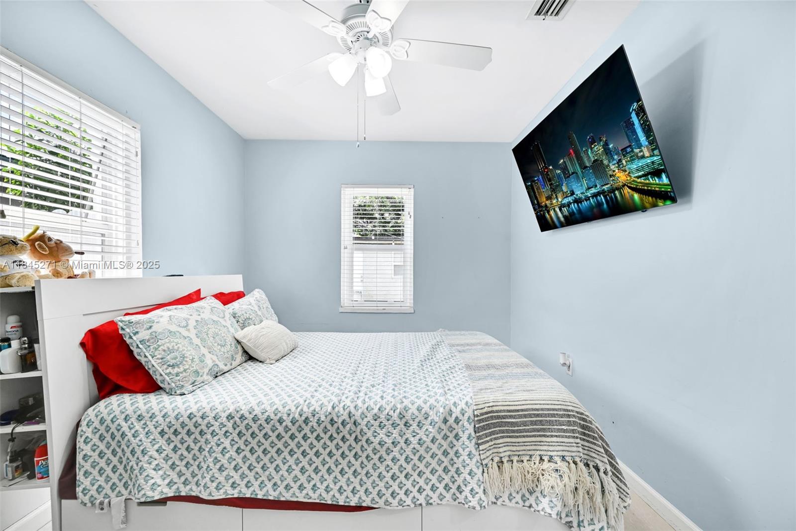 HOLLYWOOD HIGHLANDS PARK - Residential