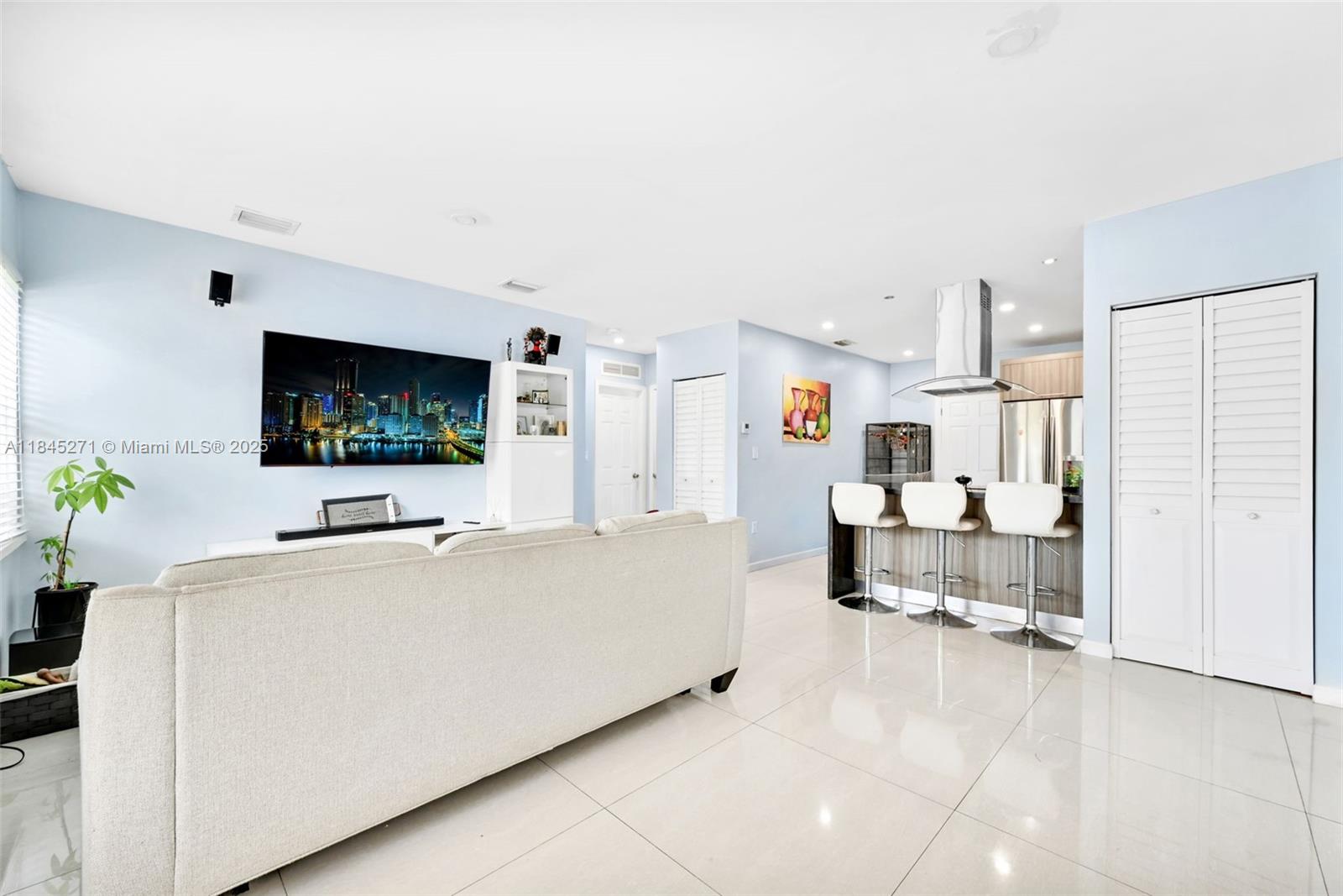 HOLLYWOOD HIGHLANDS PARK - Residential