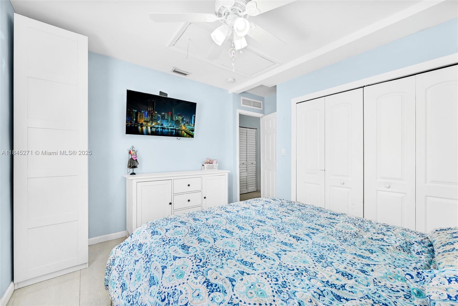 HOLLYWOOD HIGHLANDS PARK - Residential