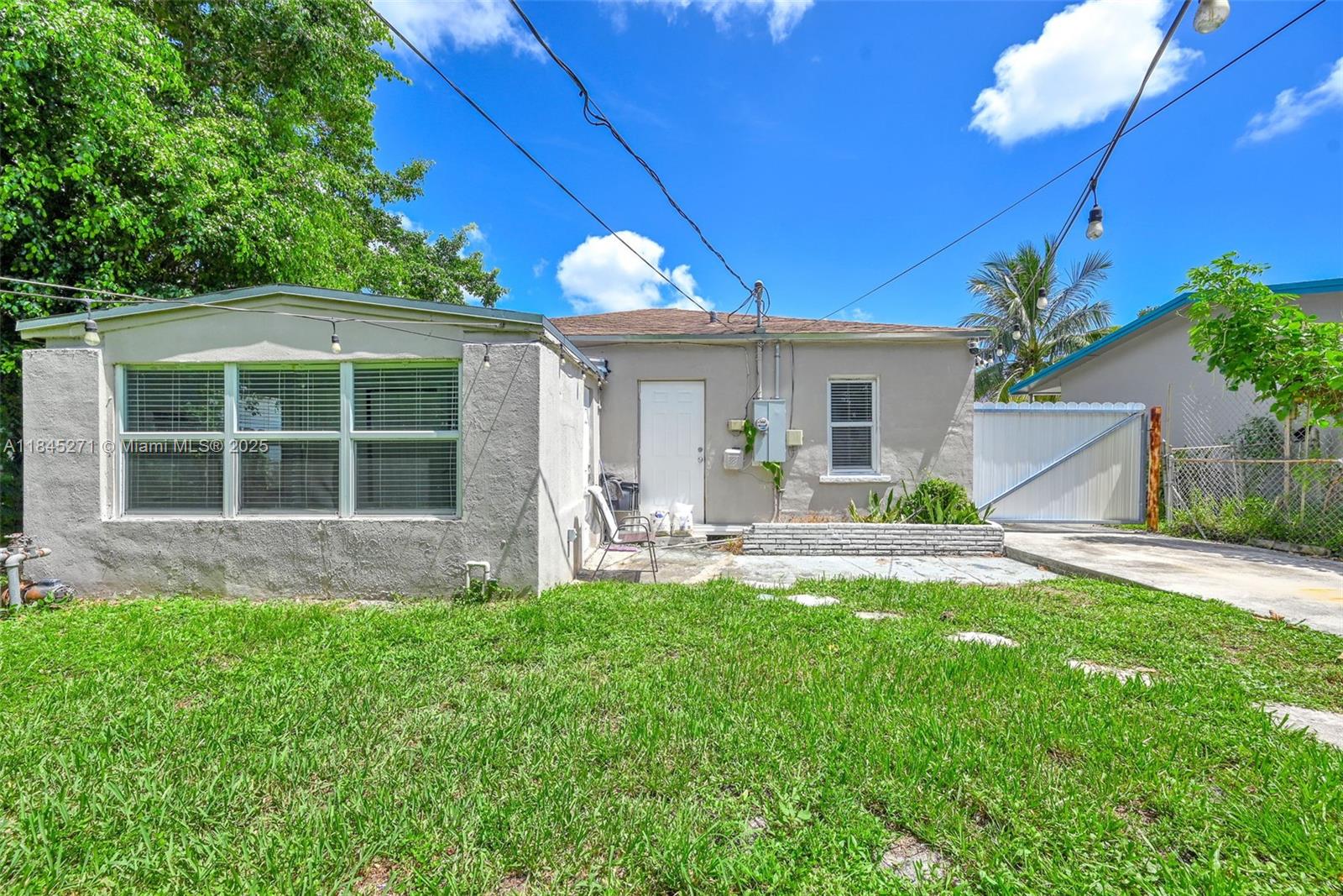 HOLLYWOOD HIGHLANDS PARK - Residential