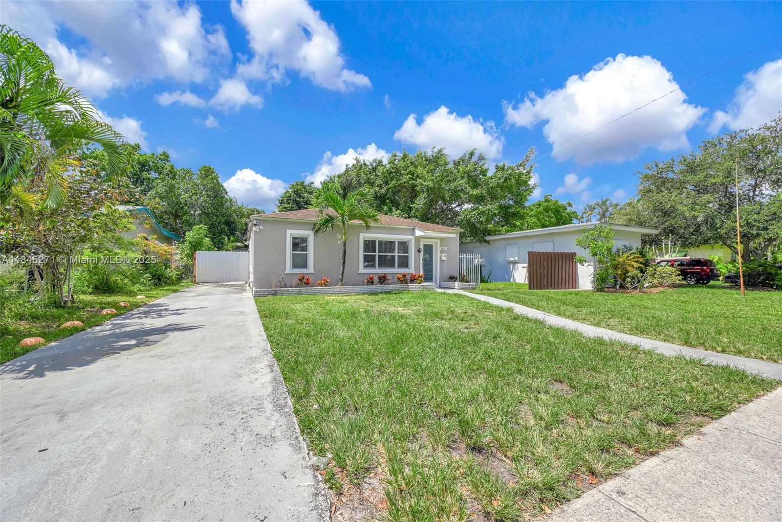 HOLLYWOOD HIGHLANDS PARK - Residential