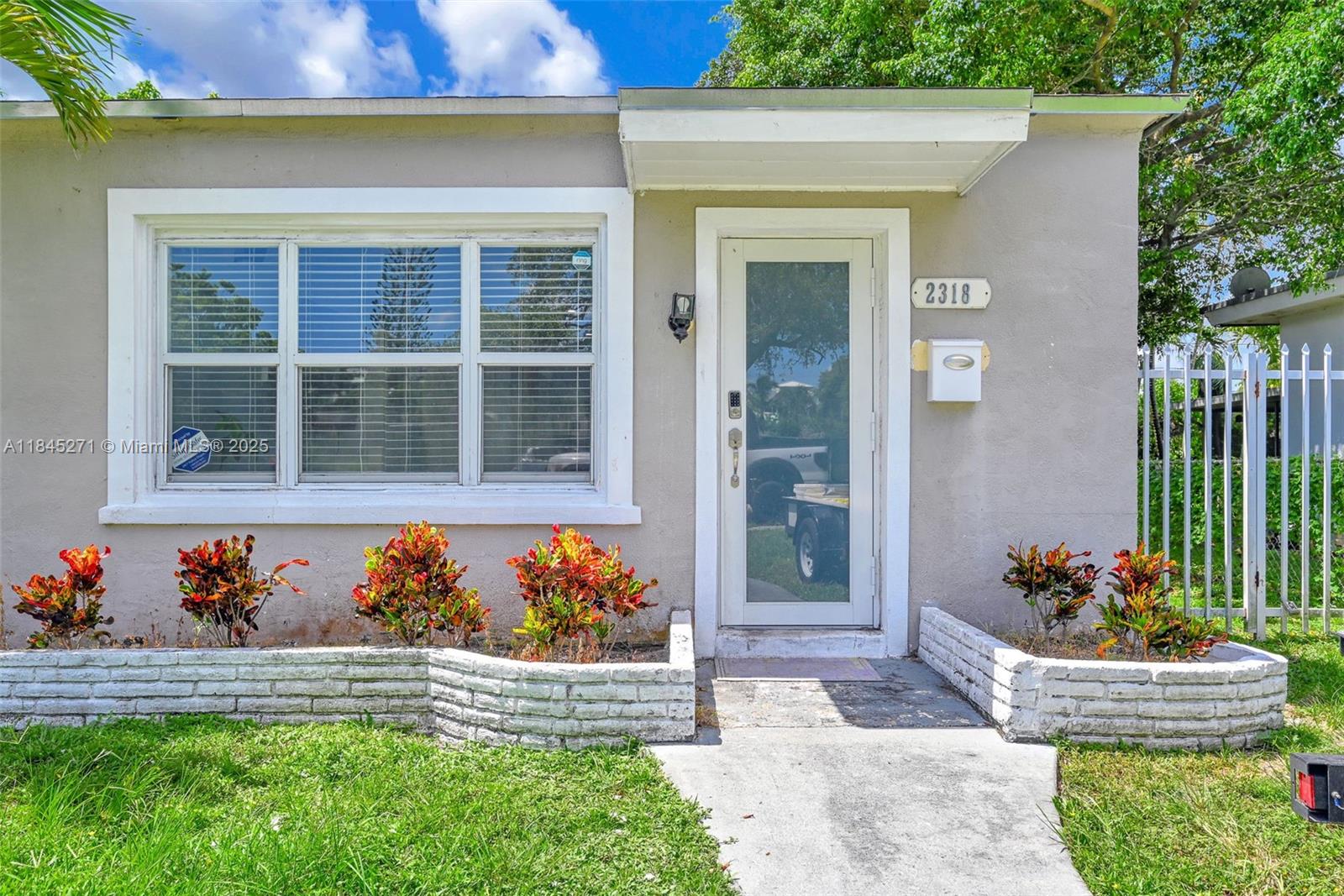 HOLLYWOOD HIGHLANDS PARK - Residential