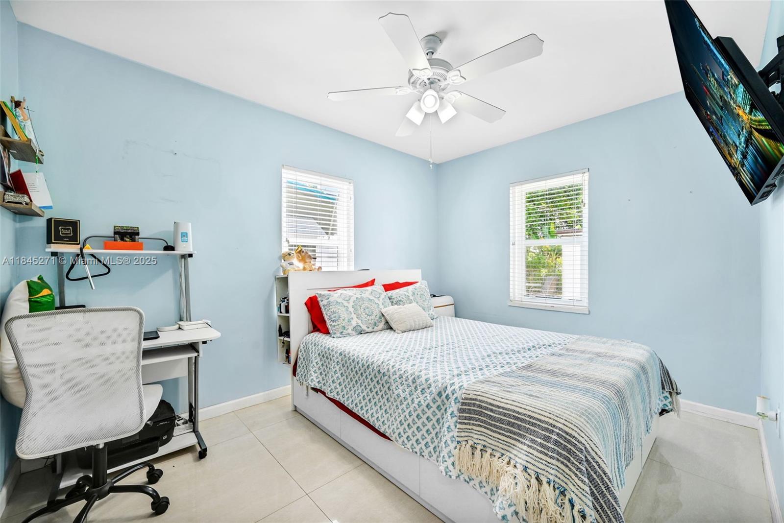 HOLLYWOOD HIGHLANDS PARK - Residential