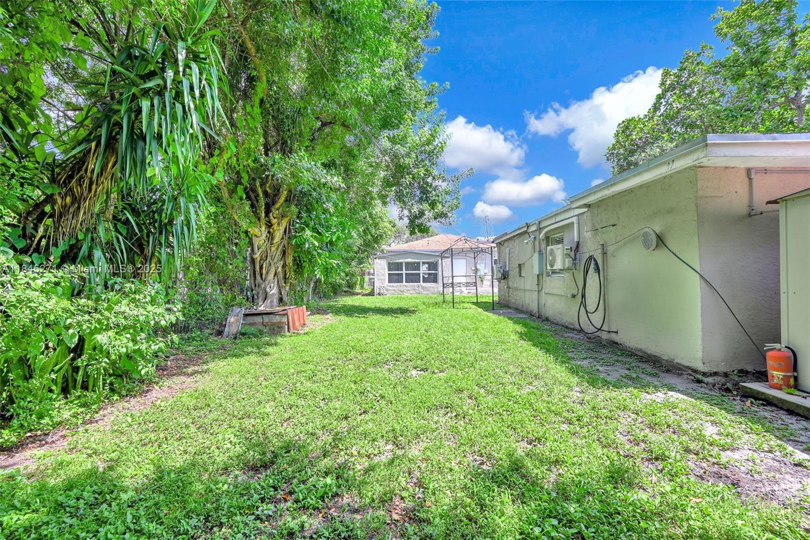 HOLLYWOOD HIGHLANDS PARK - Residential