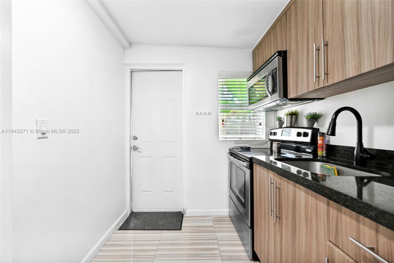 HOLLYWOOD HIGHLANDS PARK - Residential